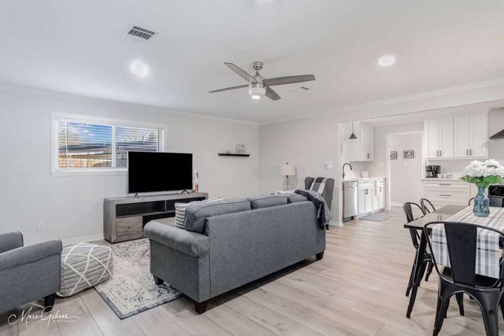 33ce75d8 cd00 4ed3 b207 c850d9029bb5